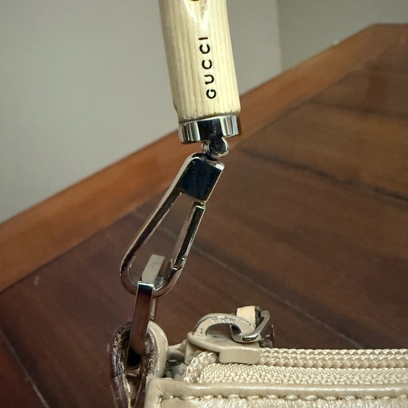 Gucci Cream Shoulder Bag with Bamboo Handle - Picture 3 of 15